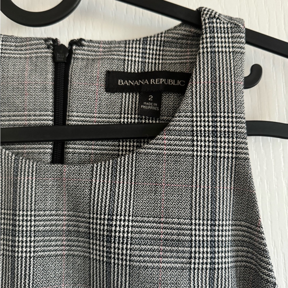 BR FITTED WORK DRESS - Picture 7 of 7